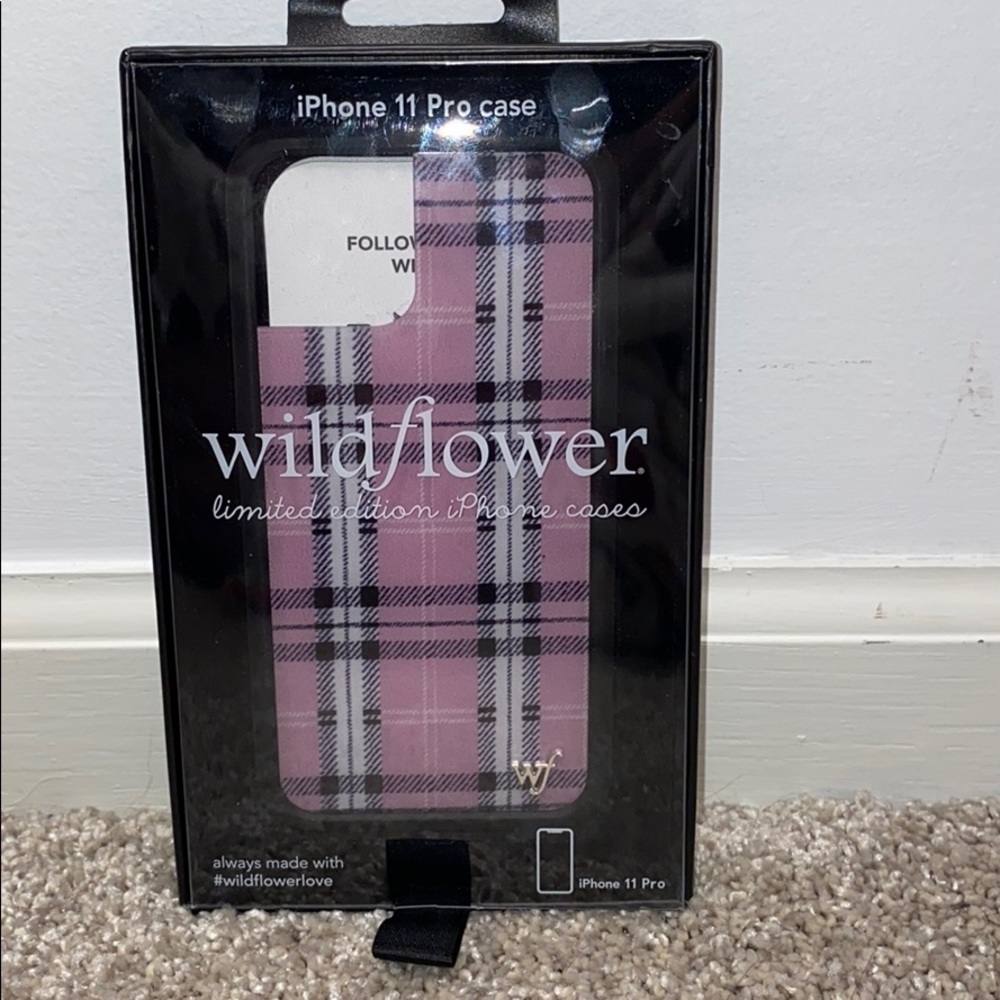 BRAND NEW wild flower i phone 11 pro phone case